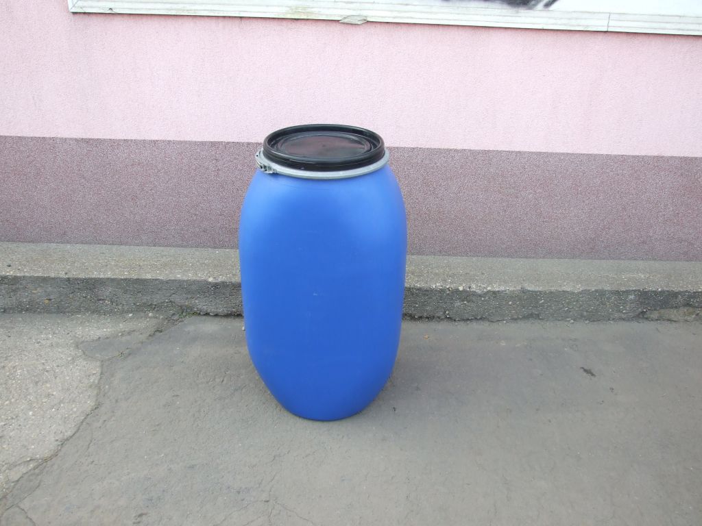 Használt, tisztított 120 literes levehető tetejű műanyaghordó ADR